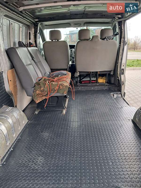 Вантажний фургон Opel Vivaro 2002 в Києві