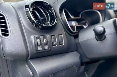 Грузовой фургон Opel Vivaro 2015 в 