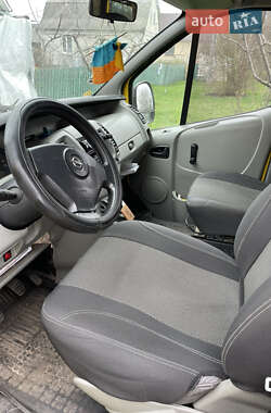 Минивэн Opel Vivaro 2004 в 