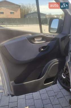 Минивэн Opel Vivaro 2015 в 