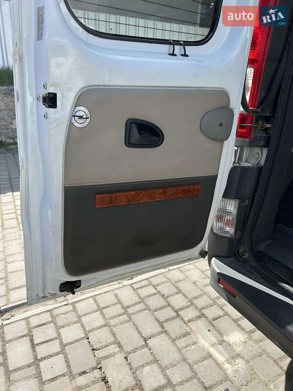 Минивэн Opel Vivaro 2006 в Городке