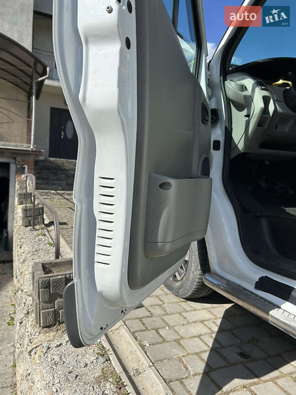 Минивэн Opel Vivaro 2006 в Городке