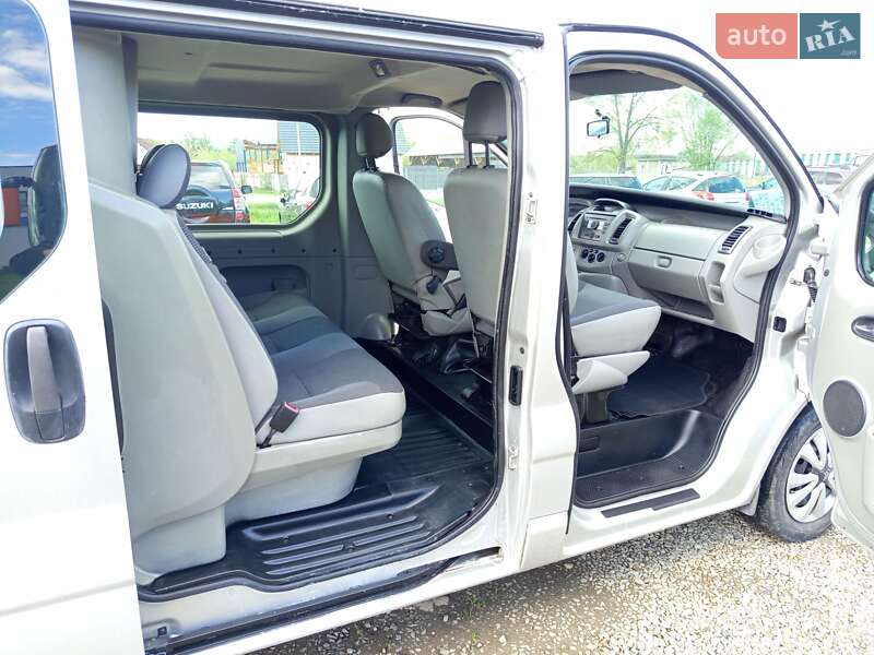 Минивэн Opel Vivaro 2009 в Косове