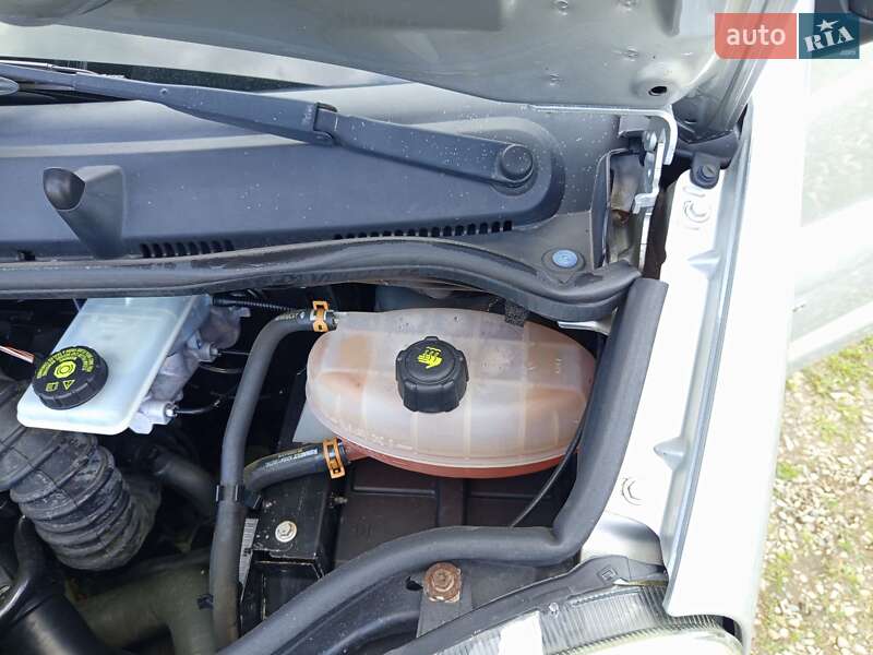 Минивэн Opel Vivaro 2009 в Косове