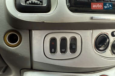 Грузовой фургон Opel Vivaro 2004 в 