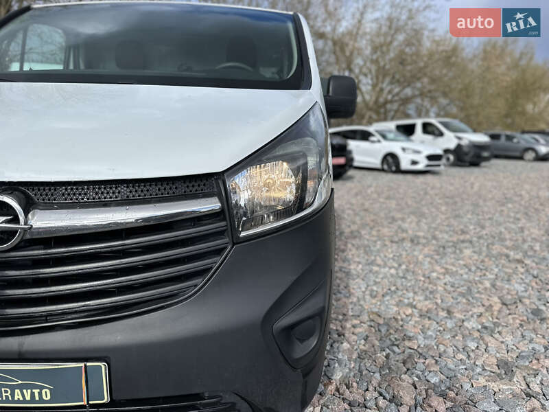 Вантажний фургон Opel Vivaro 2017 в Рівному