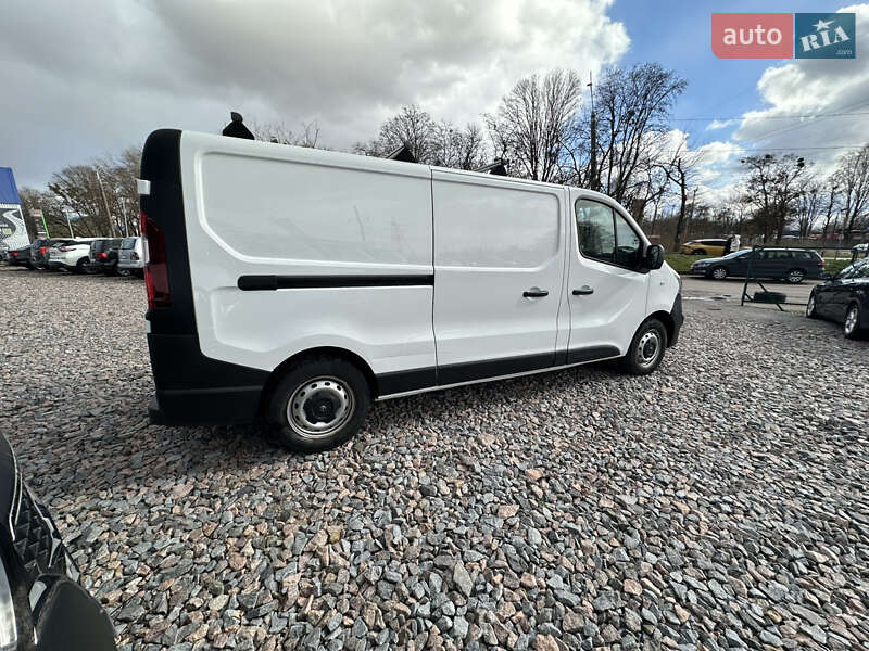 Вантажний фургон Opel Vivaro 2017 в Рівному