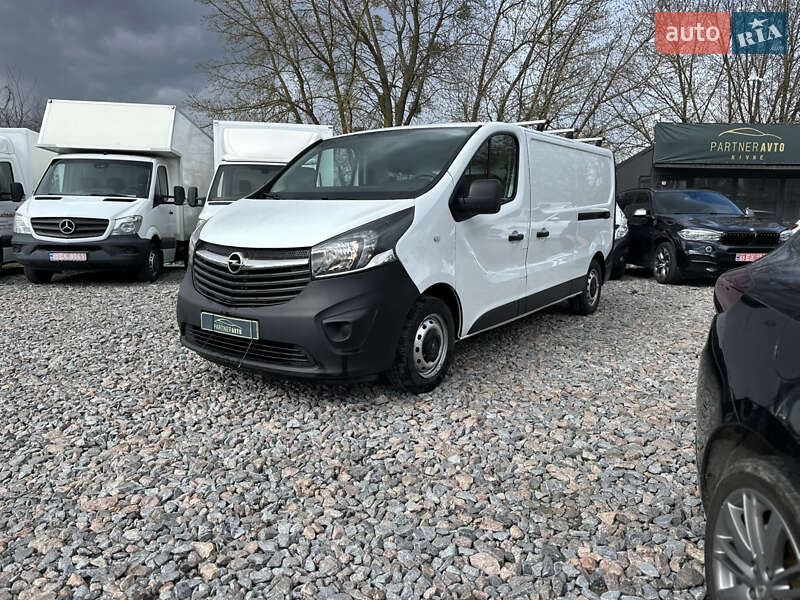 Вантажний фургон Opel Vivaro 2017 в Рівному