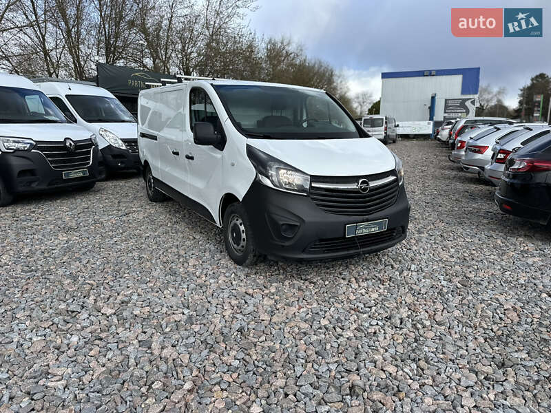 Вантажний фургон Opel Vivaro 2017 в Рівному