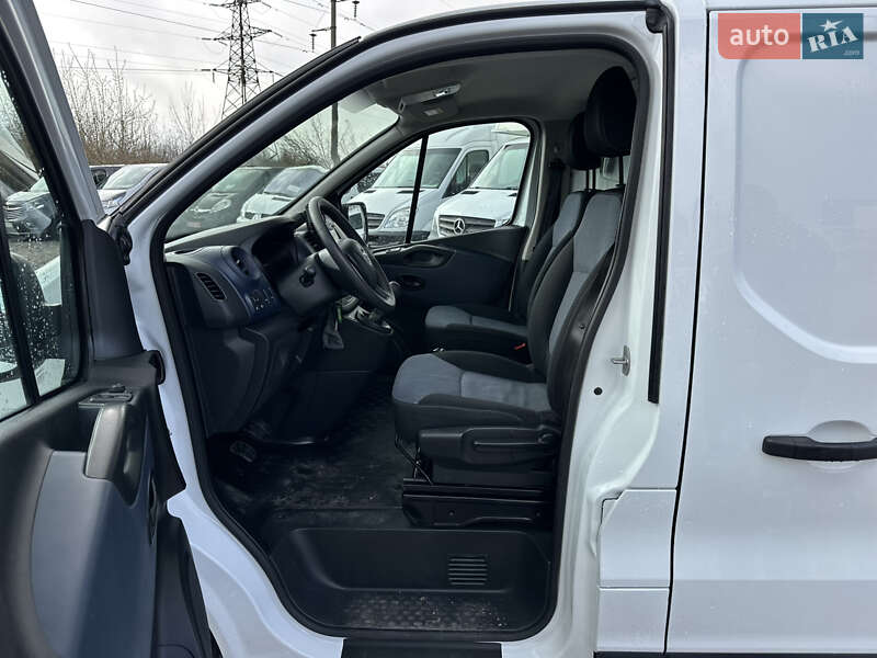 Вантажний фургон Opel Vivaro 2017 в Рівному
