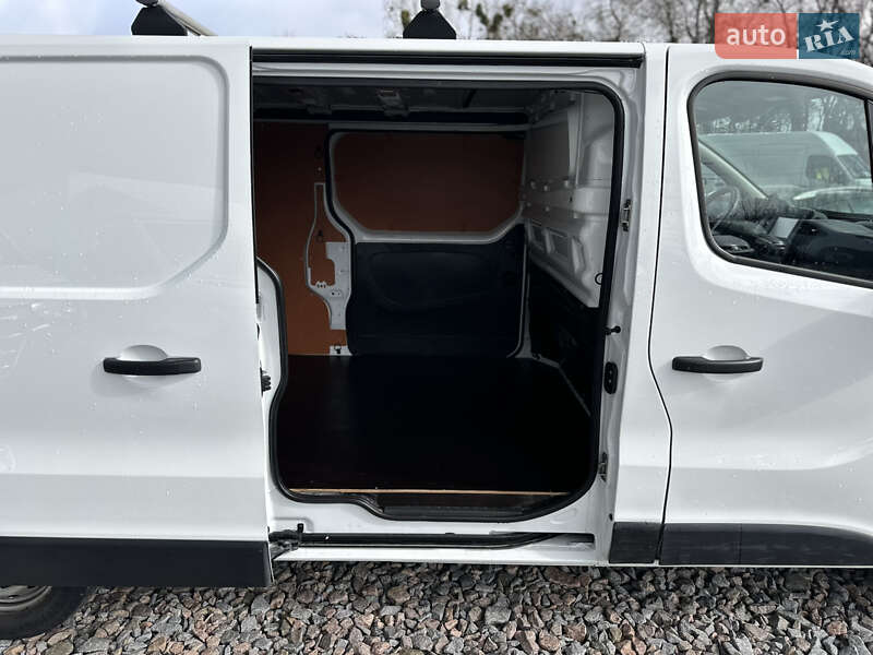 Вантажний фургон Opel Vivaro 2017 в Рівному