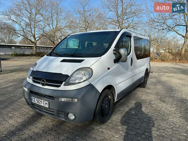 Грузовой фургон Opel Vivaro 2002 в Черновцах