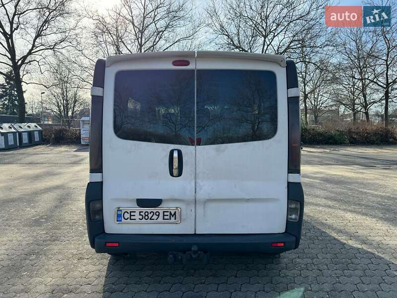 Грузовой фургон Opel Vivaro 2002 в Черновцах
