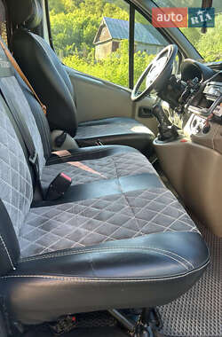 Мінівен Opel Vivaro 2013 в 