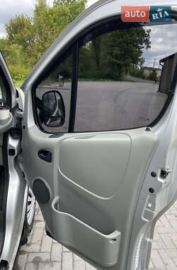 Мінівен Opel Vivaro 2004 в 