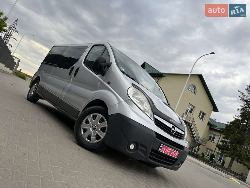 Мінівен Opel Vivaro 2013 в 