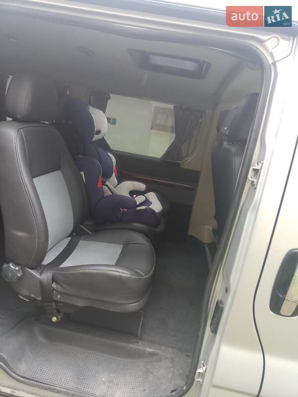 Минивэн Opel Vivaro 2005 в Мостиске