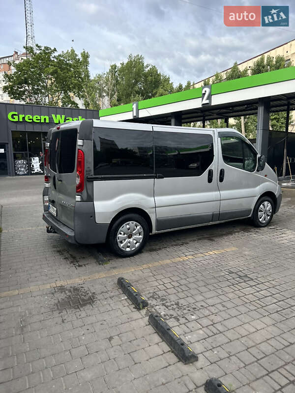 Opel Vivaro 2011