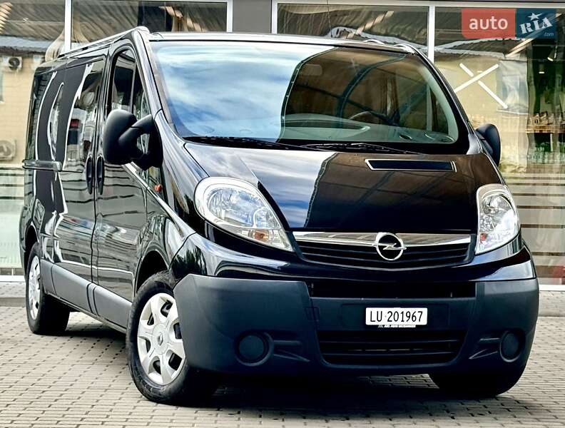 Минивэн Opel Vivaro 2012 в 