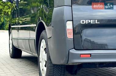 Минивэн Opel Vivaro 2012 в 