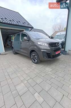 Мінівен Opel Vivaro 2020 в Хирові