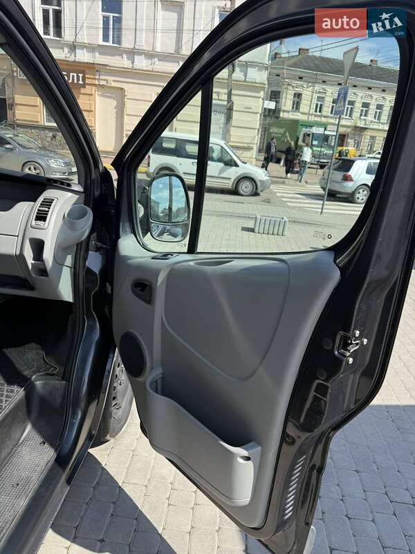 Вантажний фургон Opel Vivaro 2012 в Коломиї