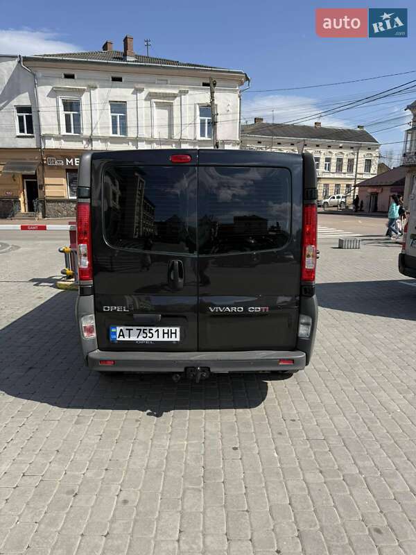 Вантажний фургон Opel Vivaro 2012 в Коломиї