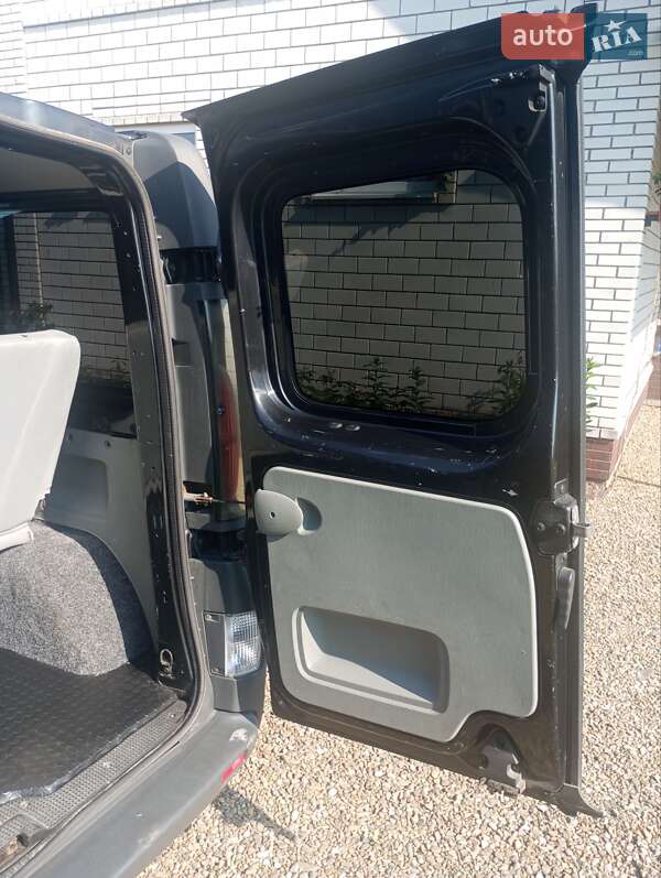 Мінівен Opel Vivaro 2006 в Долині