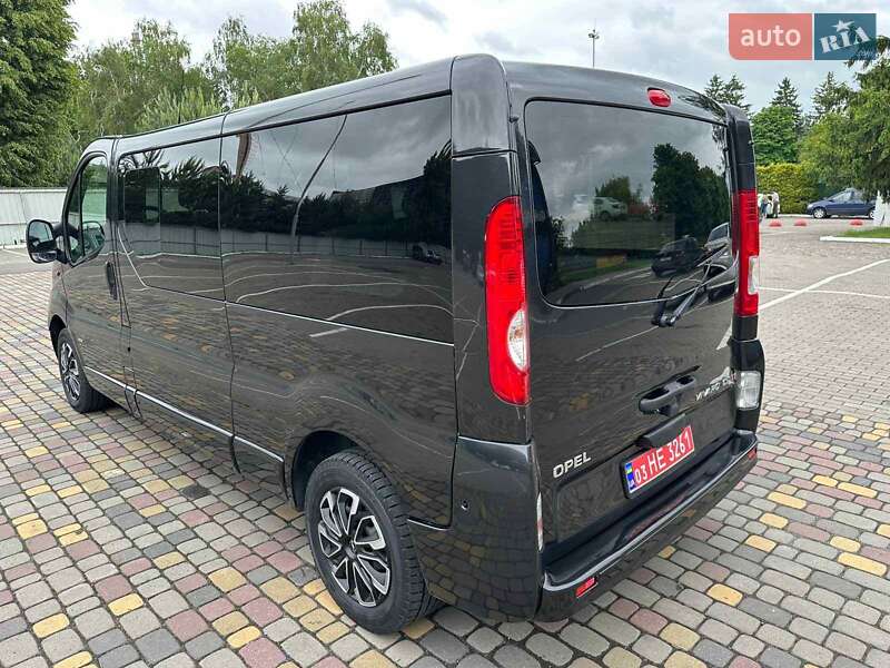 Мінівен Opel Vivaro 2013 в Луцьку