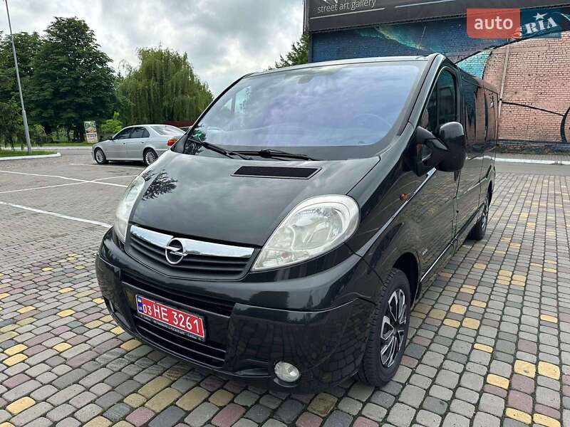 Мінівен Opel Vivaro 2013 в Луцьку