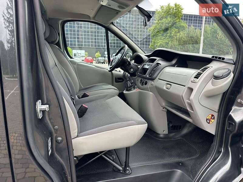 Мінівен Opel Vivaro 2013 в Луцьку