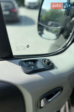 Минивэн Opel Vivaro 2012 в 