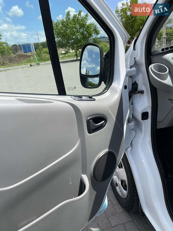 Минивэн Opel Vivaro 2013 в Черновцах