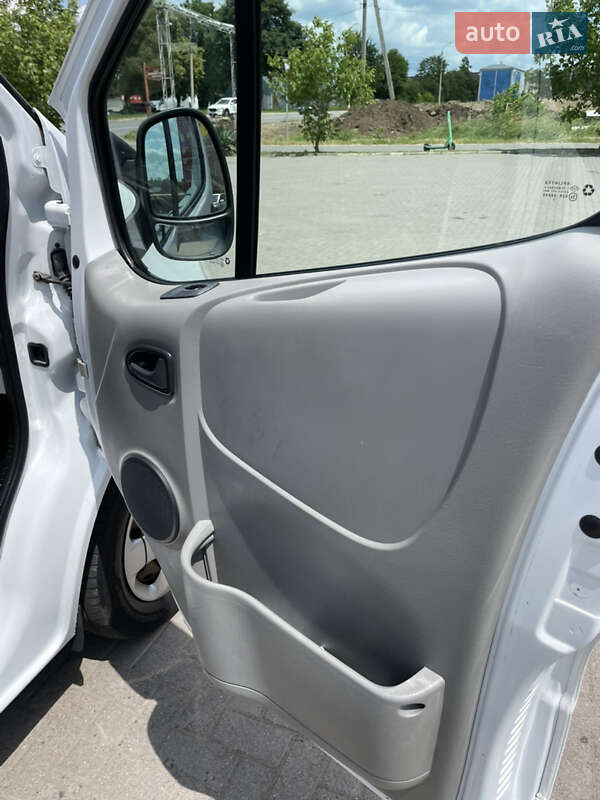 Минивэн Opel Vivaro 2013 в Черновцах