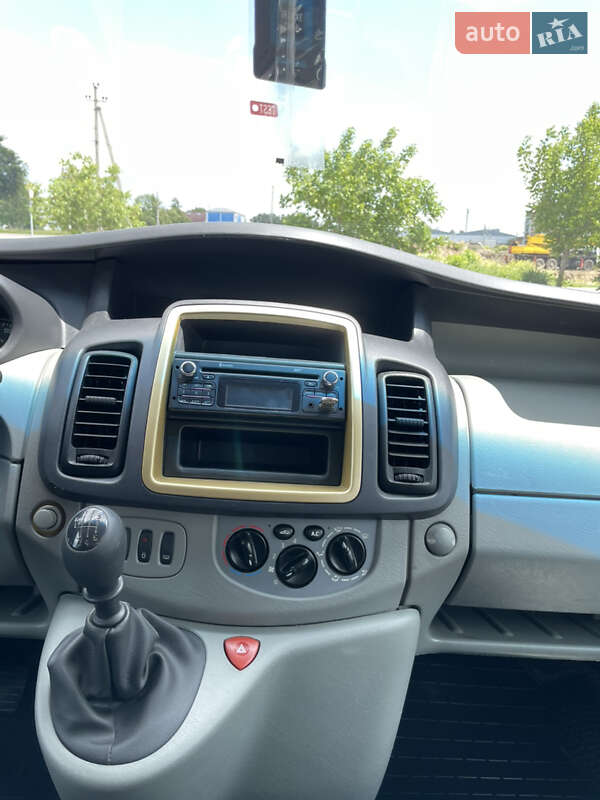 Минивэн Opel Vivaro 2013 в Черновцах