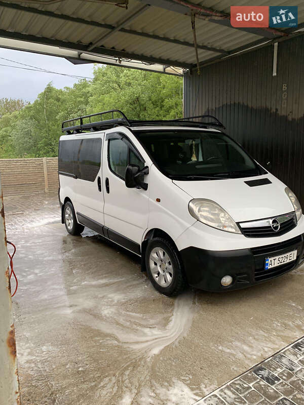 Минивэн Opel Vivaro 2007 в Отынии