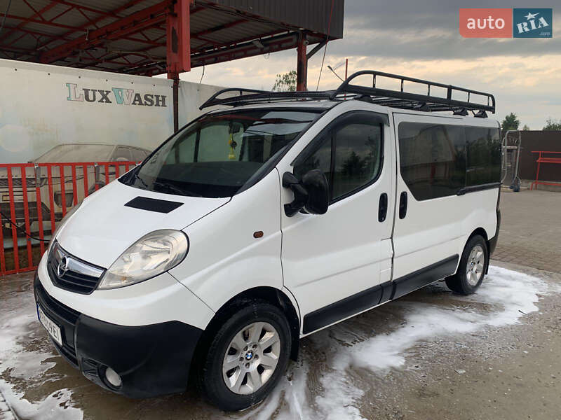 Минивэн Opel Vivaro 2007 в Отынии