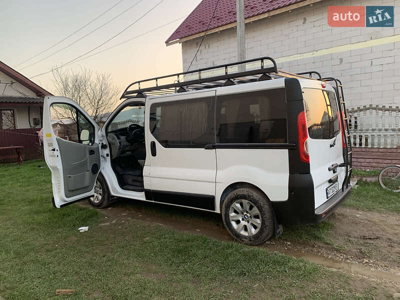 Минивэн Opel Vivaro 2007 в Отынии
