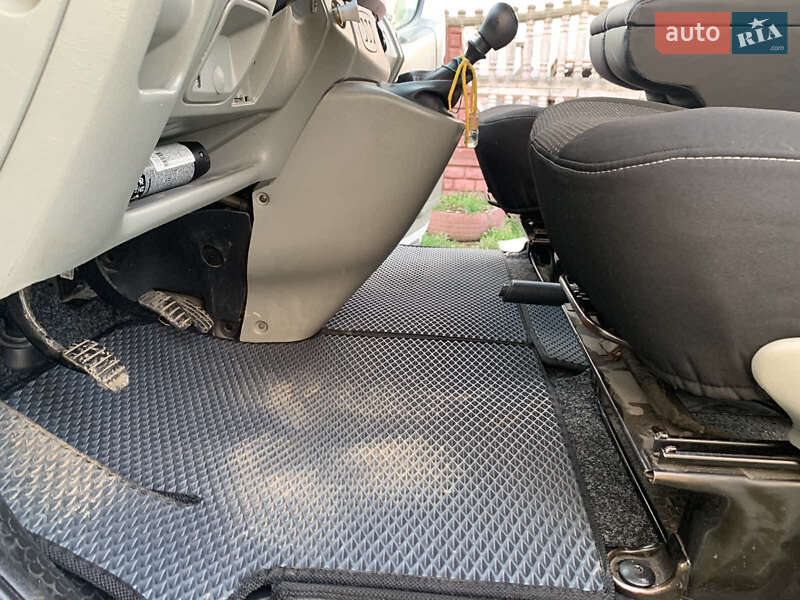 Минивэн Opel Vivaro 2007 в Отынии