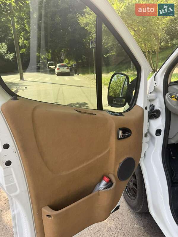 Минивэн Opel Vivaro 2003 в Черновцах