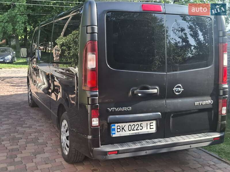 Минивэн Opel Vivaro 2015 в Ровно фото 5 Минивэн Opel Vivaro 2015 в Ровно