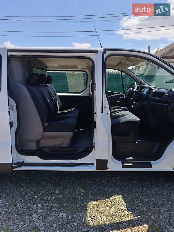 Вантажопасажирський фургон Opel Vivaro 2016 в Дубні