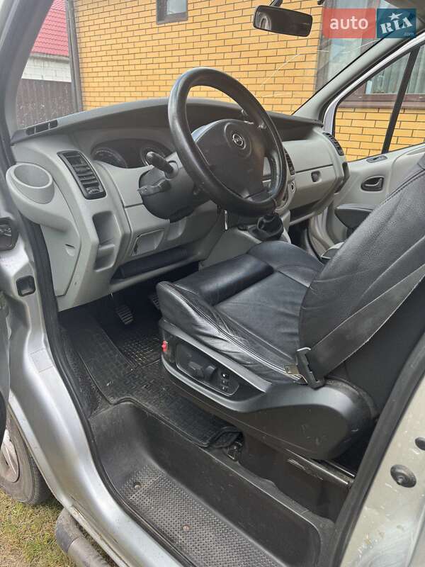 Минивэн Opel Vivaro 2005 в Рокитном