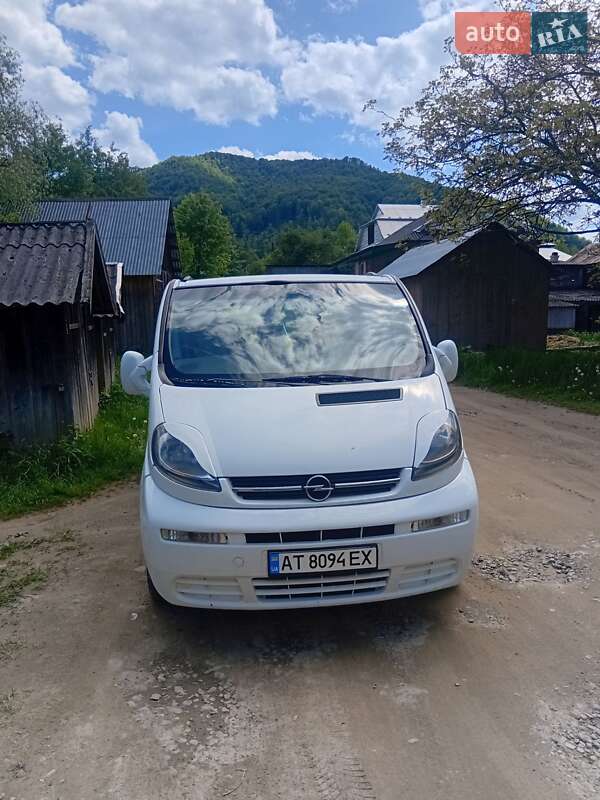 Минивэн Opel Vivaro 2002 в Косове