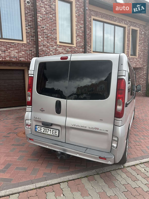 Минивэн Opel Vivaro 2012 в Черновцах