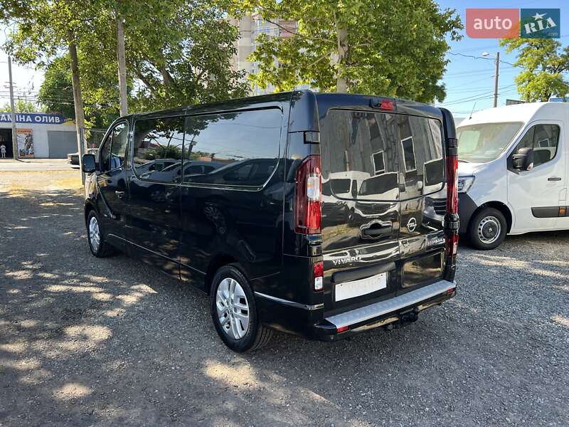 Грузопассажирский фургон Opel Vivaro 2016 в Одессе