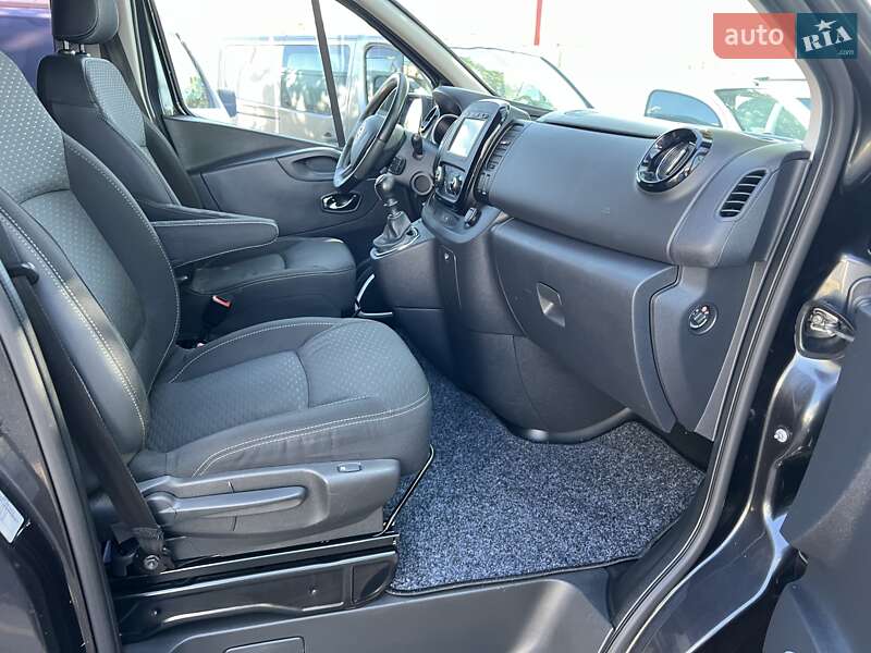 Грузопассажирский фургон Opel Vivaro 2016 в Одессе