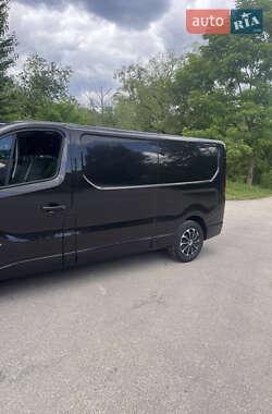 Грузовой фургон Opel Vivaro 2015 в 