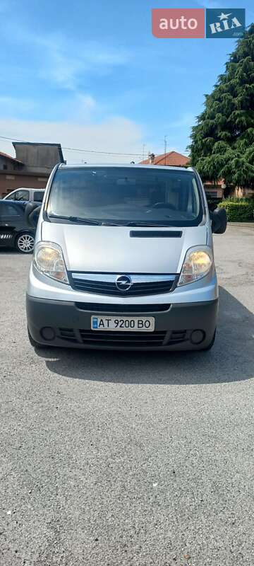 Минивэн Opel Vivaro 2011 в Снятине