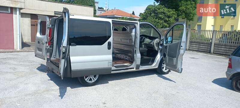 Минивэн Opel Vivaro 2011 в Снятине